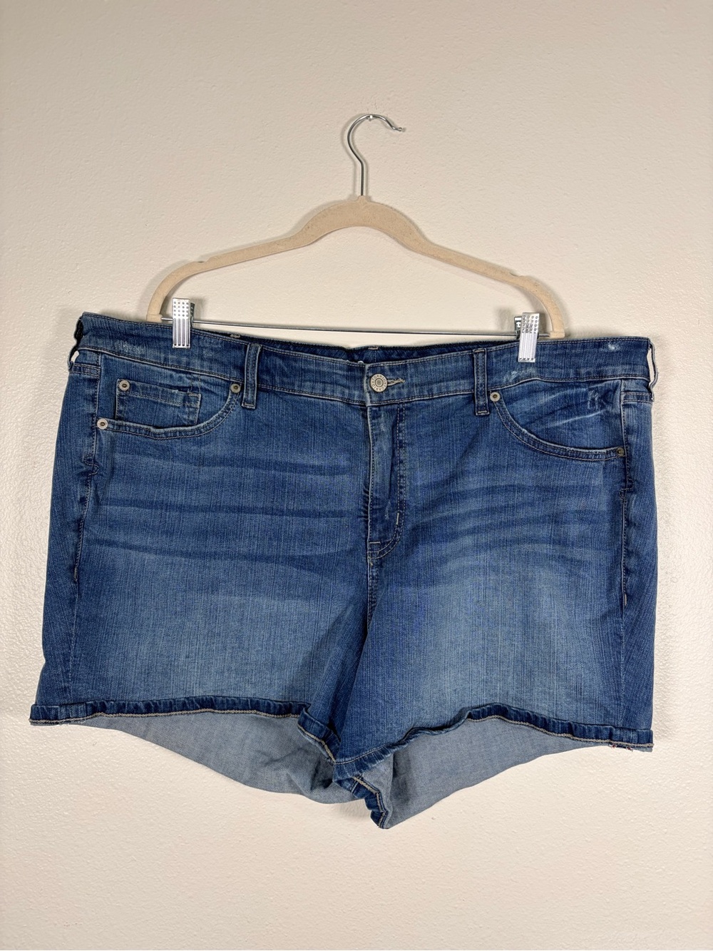 torrid mid-rise vintage stretch blue denim shorts size 24